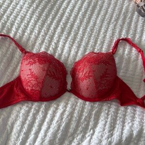 Victoria’s Secret Push Up Bra 32DD